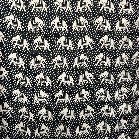 Pixley Women’s Top Size Small Elephant Novelty Print Lightweight Work Office - Picture 7 of 10